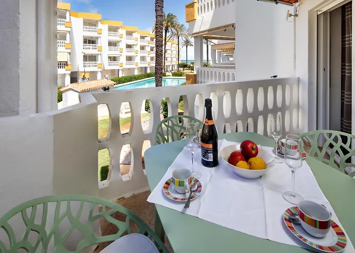 Holiday Beach دينايا